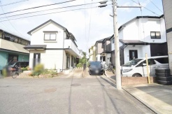 安心して暮らすことのできる住宅街。　住宅地の道路は一般に交通量が少なく車などの騒音が少ないため、住民にとって静かな生活環境が提供されます。
