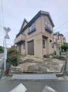周辺のエリアで他にも沢山売りに出ている物件があります。インターネット掲載前の情報などもありますのでお気軽にお問合せください。まとめてご見学できます。
