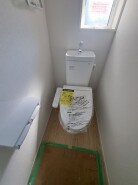 トイレにはウォシュレット機能を標準装備。