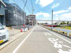 周辺は住宅が建ち並ぶ閑静な住宅街です。
