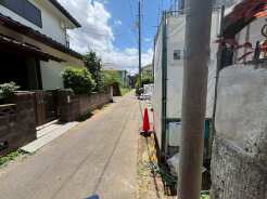 安心して暮らすことのできる住宅街。　住宅地の道路は一般に交通量が少なく車などの騒音が少ないため、住民にとって静かな生活環境が提供されます。
