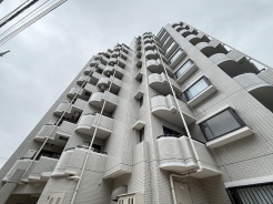 周辺のエリアで他にも沢山売りに出ている物件があります。インターネット掲載前の情報などもありますのでお気軽にお問合せください。まとめてご見学できます。
