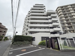 現地のご見学予約もスタートしました。周辺で売りに出ている物件も沢山御座います。まとめてご見学ができますのでお気軽にお申しつけください。
