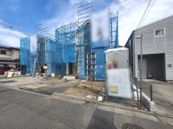 現在建物を建築中です、建築中の物件については現地確認の他、同施工会社の完成施工例のご案内、担当者のプレゼンテーションにてご検討ください。適切なご検討の方法をご説明させて頂きます。
