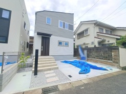 建物が完成しましたので室内のご見学予約スタート。当日のご見学予約も大歓迎です。お気軽にご連絡ください。エステート白馬国分寺店は火曜水曜も営業しております。
