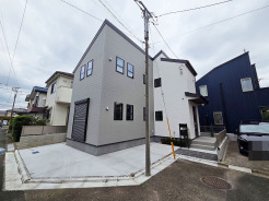 建物が完成しましたので室内のご見学予約スタート。当日のご見学予約も大歓迎です。お気軽にご連絡ください。エステート白馬国分寺店は火曜水曜も営業しております。
