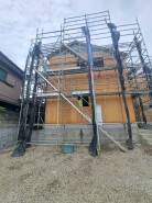 現在建物を建築中です、建築中の物件については現地確認の他、同施工会社の完成施工例のご案内、担当者のプレゼンテーションにてご検討ください。適切なご検討の方法をご説明させて頂きます。
