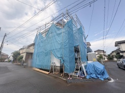 現地のご見学予約もスタートしました。実際に室内をご見学頂くと生活のイメージが広がります。家具を置いたイメージや窓からの景色など、現地で体感ください。
