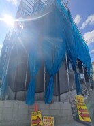 現在建物を建築中です、建築中の物件については現地確認の他、同施工会社の完成施工例のご案内、担当者のプレゼンテーションにてご検討ください。適切なご検討の方法をご説明させて頂きます。
