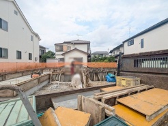 現在建物を建築中です、建築中の物件については現地確認の他、同施工会社の完成施工例のご案内、担当者のプレゼンテーションにてご検討ください。適切なご検討の方法をご説明させて頂きます。
