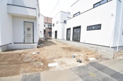 周辺は住宅が建ち並ぶ閑静な住宅街です。
