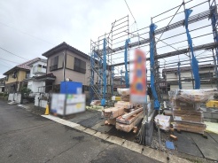 現在建物を建築中です、建築中の物件については現地確認の他、同施工会社の完成施工例のご案内、担当者のプレゼンテーションにてご検討ください。適切なご検討の方法をご説明させて頂きます。
