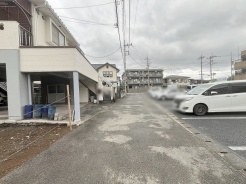 安心して暮らすことのできる住宅街。　住宅地の道路は一般に交通量が少なく車などの騒音が少ないため、住民にとって静かな生活環境が提供されます。
