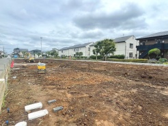 建築条件なしの敷地。弊社グループ「白馬建設」にて建物プランをご提案できます。実際の陽当たりやサイズ感を現地でお確かめください。

