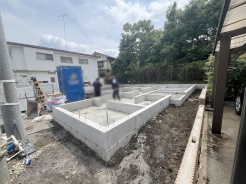 現在建物を建築中です、建築中の物件については現地確認の他、同施工会社の完成施工例のご案内、担当者のプレゼンテーションにてご検討ください。適切なご検討の方法をご説明させて頂きます。
