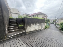 現地ご見学の際、スタッフが様々なご質問に対応いたします、周辺環境、前面道路、建築可能な建物について、ぜひご相談ください。
