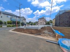 現在建物を建築中です、建築中の物件については現地確認の他、同施工会社の完成施工例のご案内、担当者のプレゼンテーションにてご検討ください。適切なご検討の方法をご説明させて頂きます。