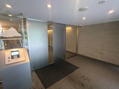 実際に室内をご見学頂くと生活のイメージが広がると思います。家具を置いたイメージや窓からの景色など。
