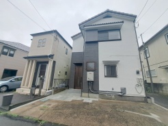外装も新規にメンテナンスした再生住宅。室内のご見学予約スタートしました。
