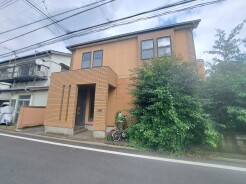現在建物をリフォーム中です。
