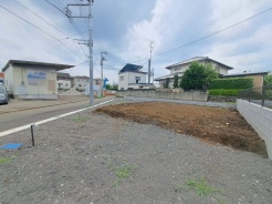 現地ご見学の際、スタッフが様々なご質問に対応いたします、周辺環境、前面道路、建築可能な建物について、ぜひご相談ください。
