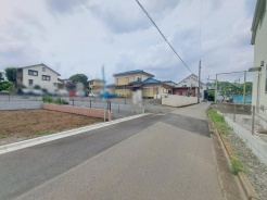 安心して暮らすことのできる住宅街。　住宅地の道路は一般に交通量が少なく車などの騒音が少ないため、住民にとって静かな生活環境が提供されます。
