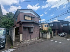 周辺は住宅が建ち並ぶ閑静な住宅街です。
