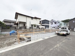 現在建物を建築中です、建築中の物件については現地確認の他、同施工会社の完成施工例のご案内、担当者のプレゼンテーションにてご検討ください。適切なご検討の方法をご説明させて頂きます。
