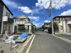 周辺は住宅が建ち並ぶ閑静な住宅街です。
