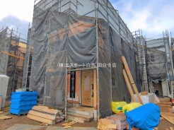 現在建物を建築中です、建築中の物件については現地確認の他、同施工会社の完成施工例のご案内、担当者のプレゼンテーションにてご検討ください。適切なご検討の方法をご説明させて頂きます。