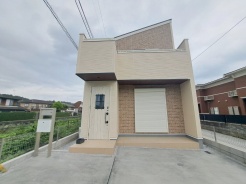 建物が完成しましたので室内のご見学予約スタート。当日のご見学予約も大歓迎です。お気軽にご連絡ください。エステート白馬国分寺店は火曜水曜も営業しております。