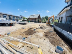 現地ご見学の際、スタッフが様々なご質問に対応いたします、周辺環境、前面道路、建築可能な建物について、ぜひご相談ください。