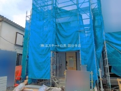 現在建物を建築中です、建築中の物件については現地確認の他、同施工会社の完成施工例のご案内、担当者のプレゼンテーションにてご検討ください。適切なご検討の方法をご説明させて頂きます。