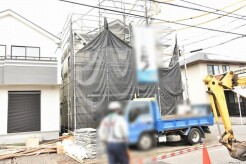現在建物を建築中です、建築中の物件については現地確認の他、同施工会社の完成施工例のご案内、担当者のプレゼンテーションにてご検討ください。適切なご検討の方法をご説明させて頂きます。