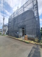 現在建物を建築中です、建築中の物件については現地確認の他、同施工会社の完成施工例のご案内、担当者のプレゼンテーションにてご検討ください。適切なご検討の方法をご説明させて頂きます。
