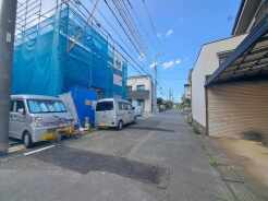 安心して暮らすことのできる住宅街。　住宅地の道路は一般に交通量が少なく車などの騒音が少ないため、住民にとって静かな生活環境が提供されます。
