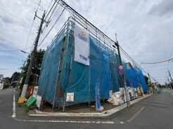 現在建物を建築中です、建築中の物件については現地確認の他、同施工会社の完成施工例のご案内、担当者のプレゼンテーションにてご検討ください。