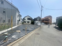 安心して暮らすことのできる住宅街。　住宅地の道路は一般に交通量が少なく車などの騒音が少ないため、住民にとって静かな生活環境が提供されます。
