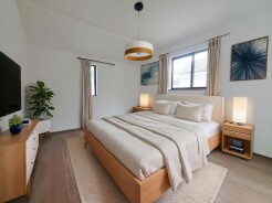 洋室はモダンなデザインと機能性を備え、快適な生活空間に。明るい窓から差し込む自然光が広々とした空間をさらに明るく開放的に感じさせます。

