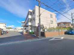 建物が完成しましたので室内のご見学予約スタート。当日のご見学予約も大歓迎です。お気軽にご連絡ください。エステート白馬国分寺店は火曜水曜も営業しております。
