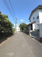 周辺は住宅が建ち並ぶ閑静な住宅街です。
