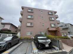 現在お部屋をリフォーム中です。建築中の物件については現地確認の他、同施工会社の完成施工例のご案内、担当者のプレゼンテーションにてご検討ください。