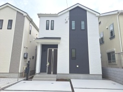 建物が完成しましたので室内のご見学予約スタート。当日のご見学予約も大歓迎です。お気軽にご連絡ください。エステート白馬国分寺店は火曜水曜も営業しております。
