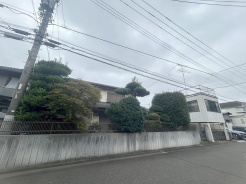 現地ご見学の際、スタッフが様々なご質問に対応いたします、周辺環境、前面道路、建築可能な建物について、ぜひご相談ください。
