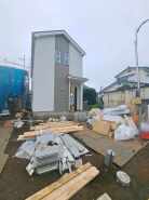 現在建物を建築中です、建築中の物件については現地確認の他、同施工会社の完成施工例のご案内、担当者のプレゼンテーションにてご検討ください。