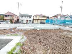 現在建物を建築中です、建築中の物件については現地確認の他、同施工会社の完成施工例のご案内、担当者のプレゼンテーションにてご検討ください。適切なご検討の方法をご説明させて頂きます。

