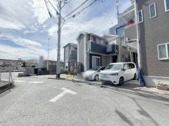 安心して暮らすことのできる住宅街。　住宅地の道路は一般に交通量が少なく車などの騒音が少ないため、住民にとって静かな生活環境が提供されます。
