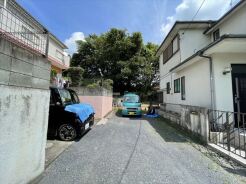 車通りの少ない閑静な住宅地、のびのびした子育てに適します。
