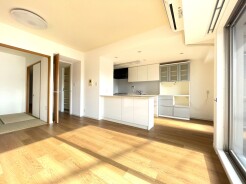 ご家族みんながゆったりくつろげる広々リビング。
