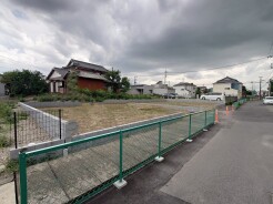 B号地 幅員こそやや狭くても、その分交通量が少なくて安心。
